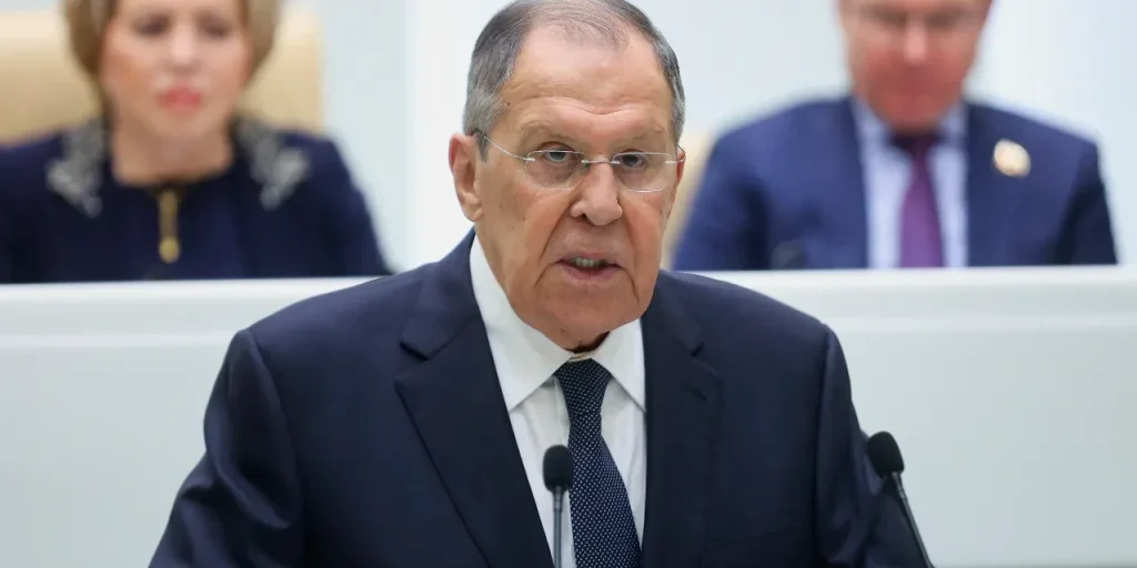 Lavrov: capire le cause della guerra ucraina è essenziale, cita Trump