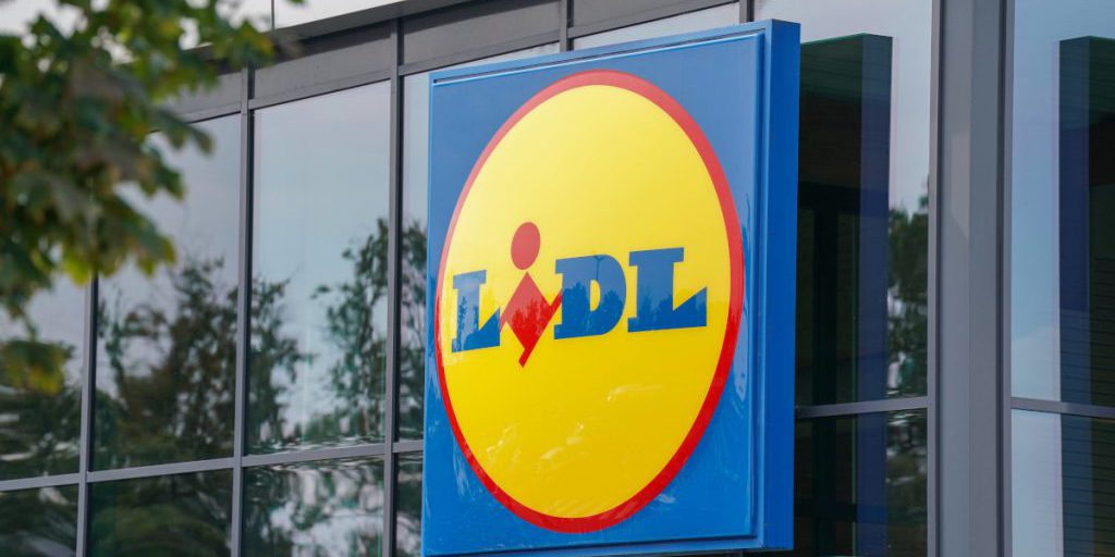 US-Amerikaner besuchen deutschen Lidl – für dieses Produkt haben sie absolut kein Verständnis