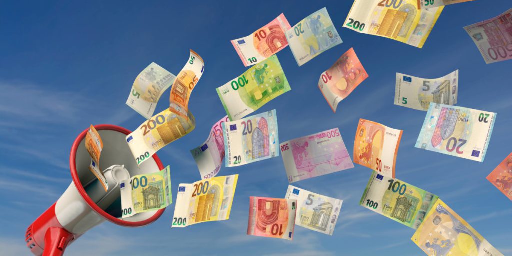 Villaggio vince 33 milioni di euro al lotto, ma affronta difficoltà finanziarie e sociali