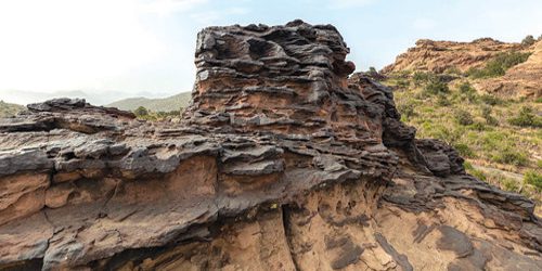 Venti rocce con incisioni antiche trovate nella zona di Qummah Al‑Souda