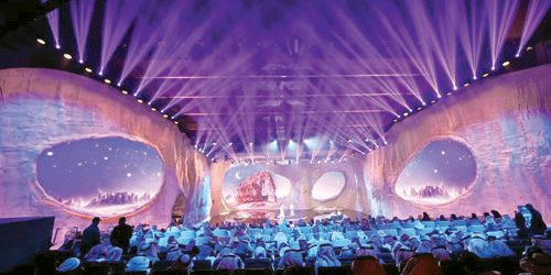 30 poeti da 15 paesi si preparano per il titolo Poeta della Bandiera