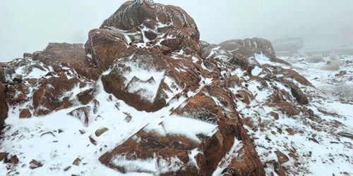 Neve e pioggia leggera sulle colline di Turojina: benefici per la comunità locale