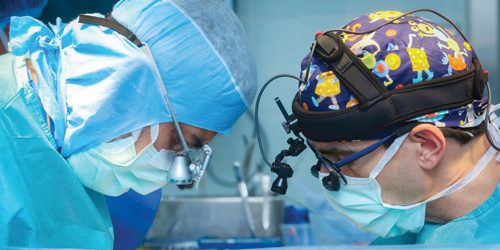 Pacemaker permanente impiantato con successo in neonata di 2 kg al King Faisal Specialist Hospital di Riyadh