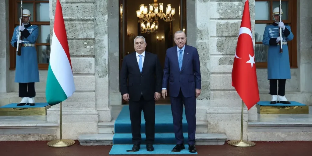Incontro tra il Primo Ministro ungherese Orban e il presidente turco Erdogan a Istanbul