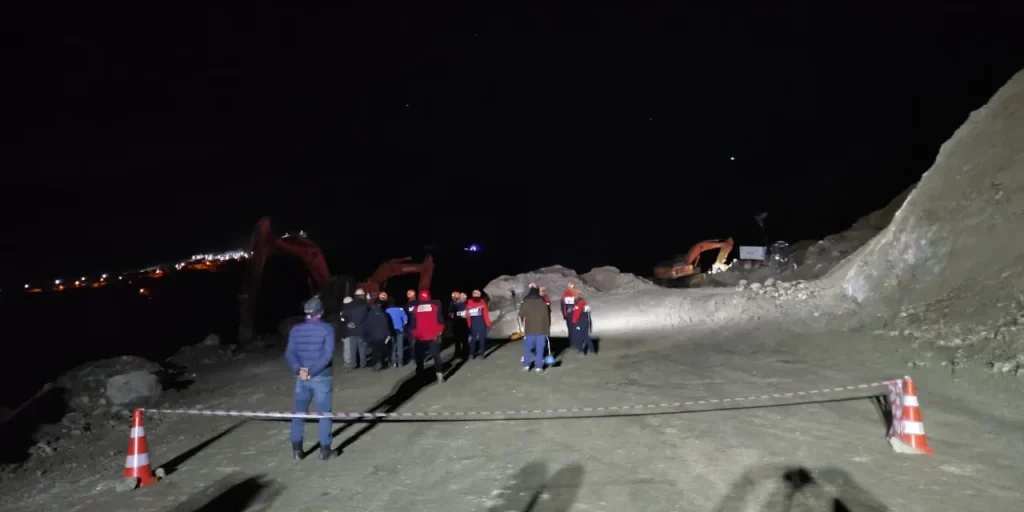 Crollo in miniera di Divriği: operaio intrappolato sotto i detriti