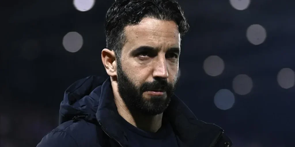 Manchester United scioglie il contratto con l'allenatore Ruben Amorim dopo 14 mesi