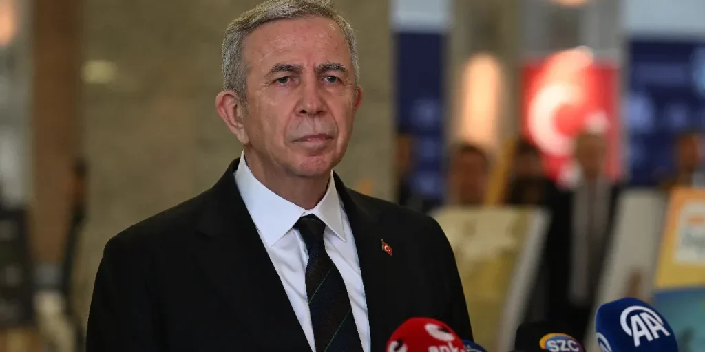 Ankara: indagine su sindaco e 38 consiglieri per presunti abusi di potere