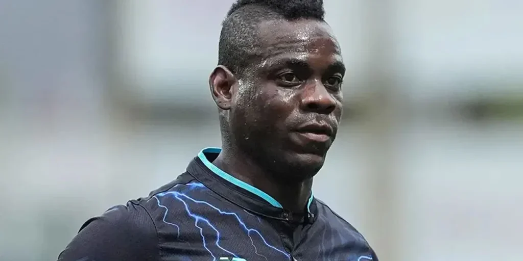 Mario Balotelli firma un contratto di 2,5 anni con Al‑Ittifaq FC in Arabia Saudita