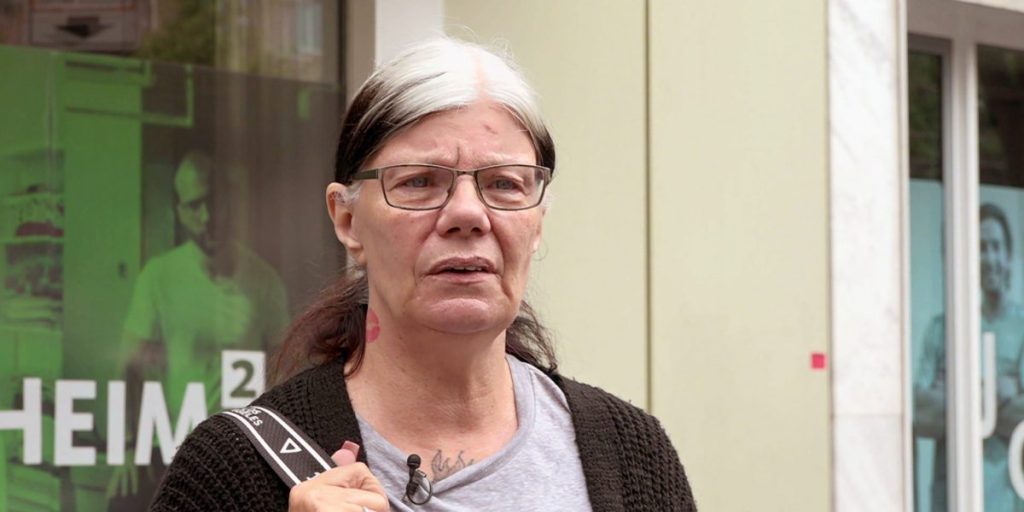 Beate, che riceve il Bürgergeld, partecipa a una vacanza all‑inclusive con le amiche