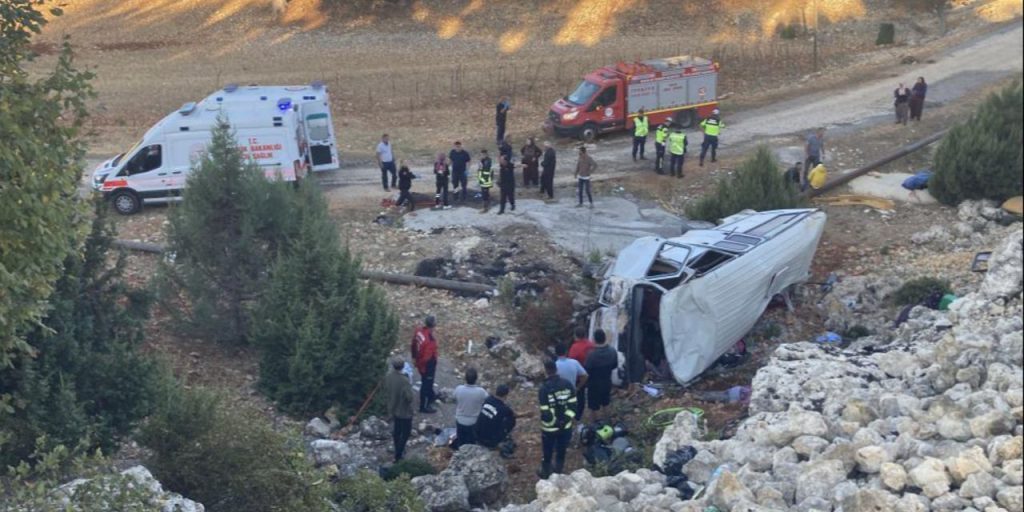 İşlerine giderken can verdiler! Mersin'de katliam gibi kaza, 5 ölü çok sayıda yaralı var