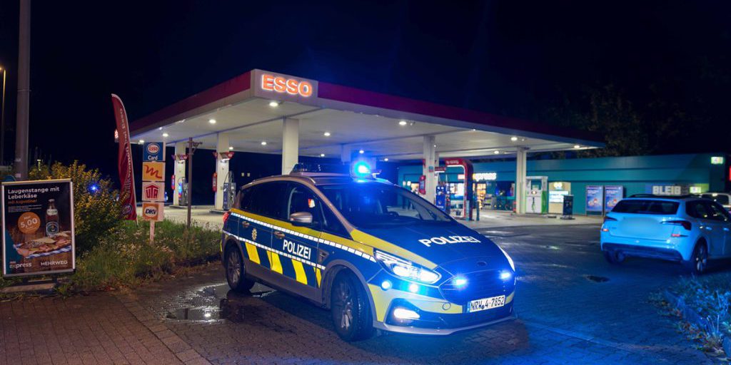 Aggressione con coltello nel Ruhrgebiet: un sedicenne ferito e il responsabile in fuga