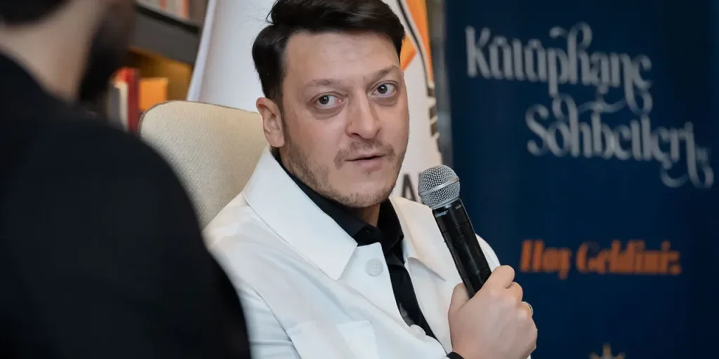 Mesut Özil: nessun ritorno al calcio e apertura di un'accademia a Istanbul