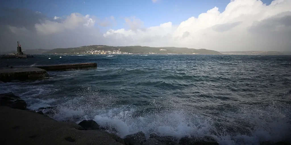Tempesta a Çanakkale: sospeso il traffico marittimo per motivi di sicurezza