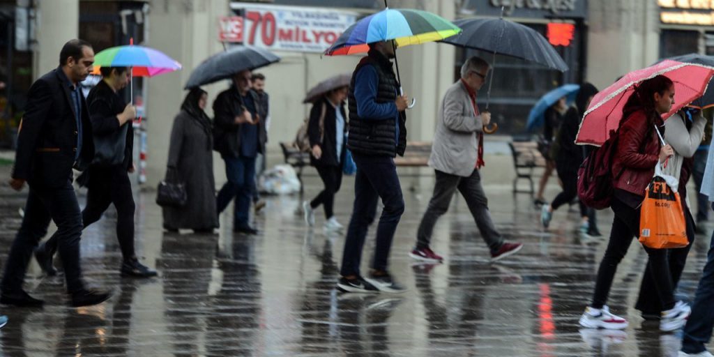 Meteoroloji'den İstanbul dahil birçok kente sağanak uyarısı