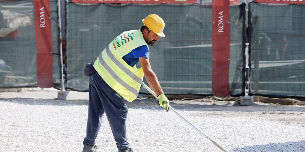 Tagli a metro Roma e Milano in manovra, Tajani punzecchia Salvini