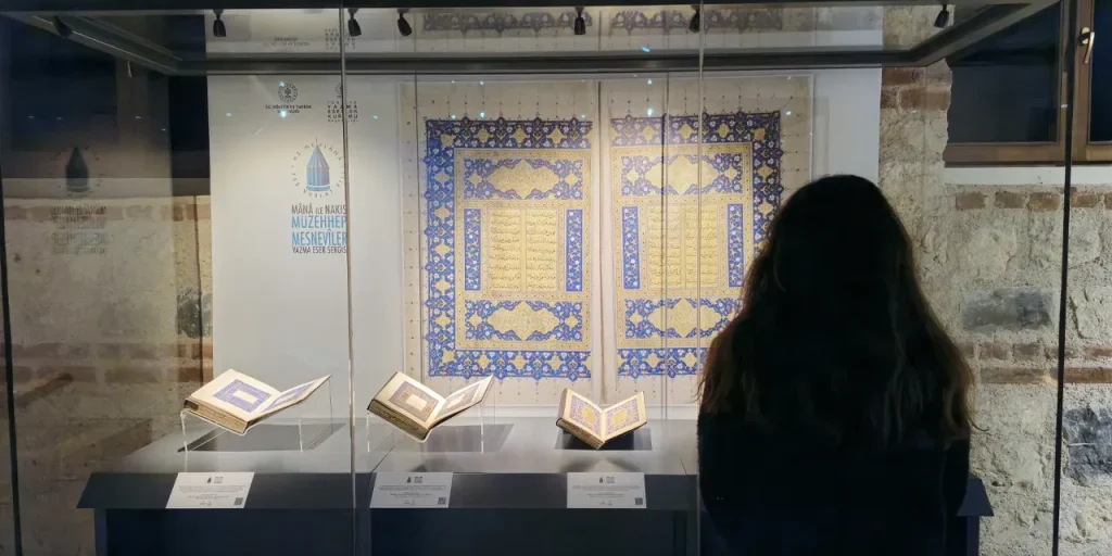 La mostra “Mana e Nakış” presenta il 65° Mesnevi, un manoscritto decorato di 700 anni