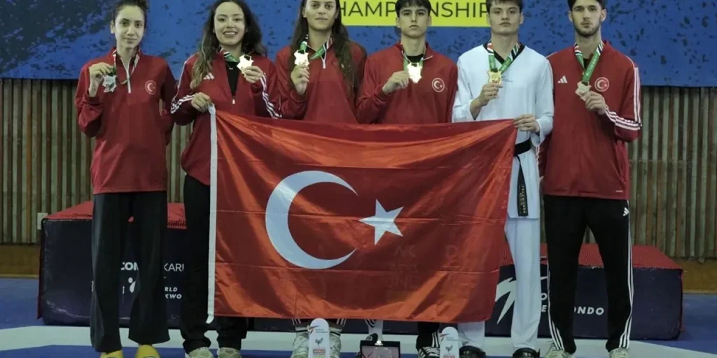 Turchia domina il Campionato Mondiale Under 21 di lotta con 4 oro, 2 argento e titolo femminile