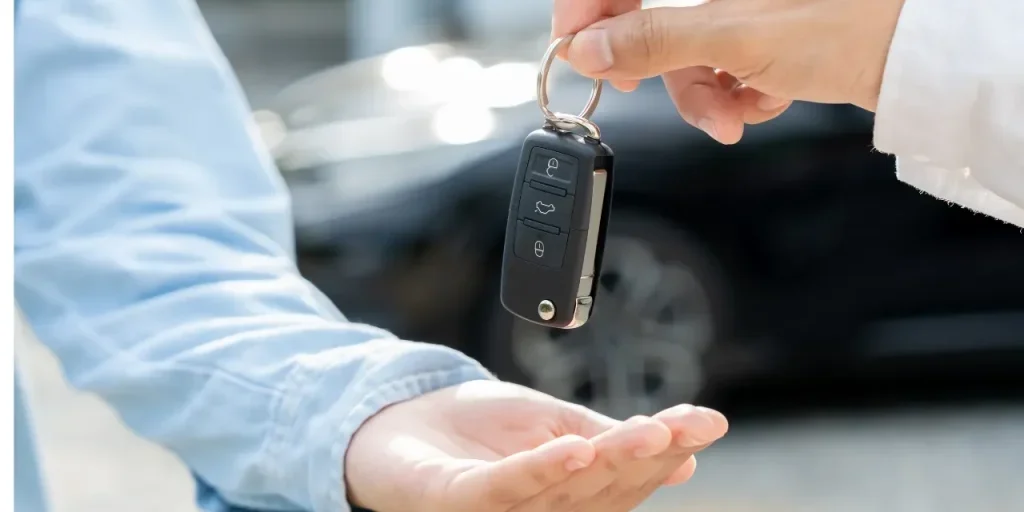 Imposta sui veicoli motorizzati aumenta dell'18,95 %: i consumatori preferiscono modelli 2021‑2023 e auto a cilindrata inferiore a 1.300 cm³