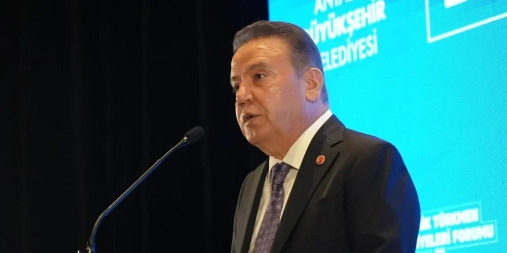 Ex sindaco di Antalya arrestato: ricoverato per la settima volta per problemi di salute