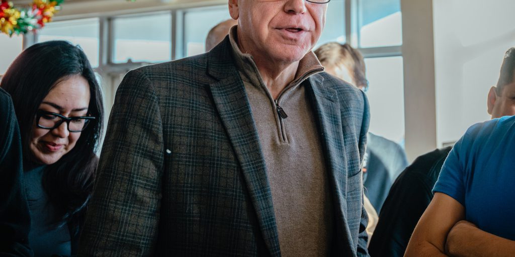 Tim Walz rinuncia alla rielezione governativa dopo 17 mesi di attività politica e un caso di frode