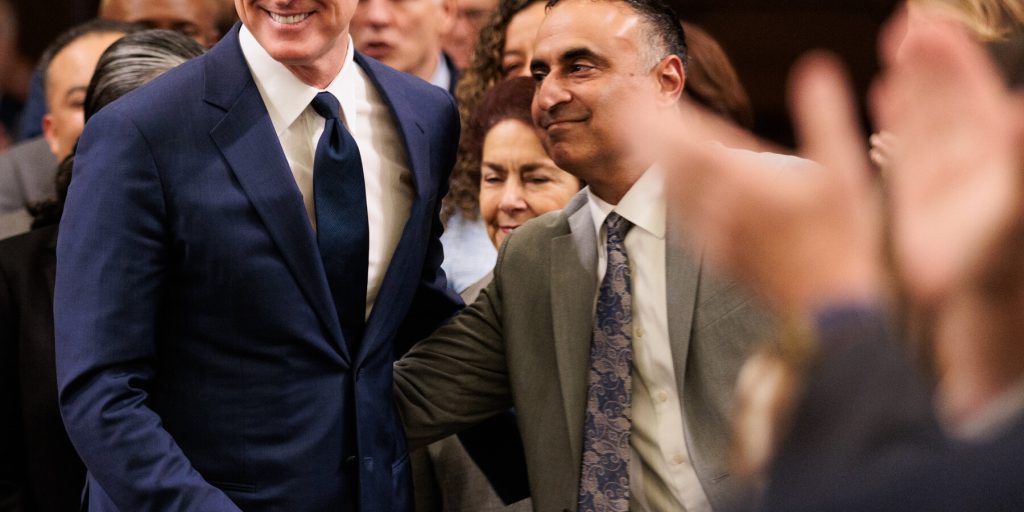 Gavin Newsom: frullati al mattino e commenti sulla politica americana