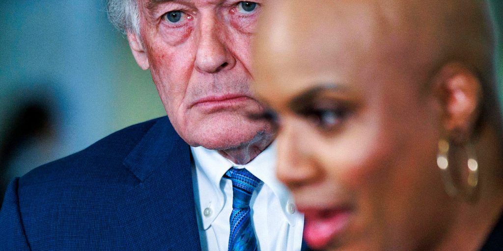 La lotta per l'età nel Partito Democratico: un'anticipazione delle battaglie future nella politica americana