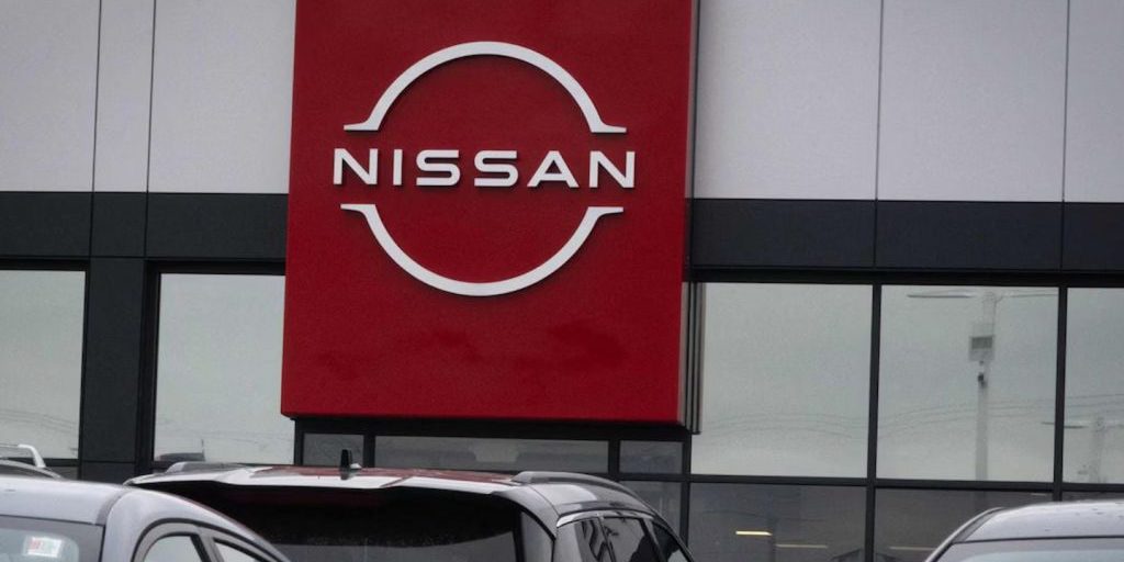 "Mercedes Benz vende il 3,8% in Nissan: il titolo crolla a Tokyo, quali conseguenze per il settore automobilistico?"