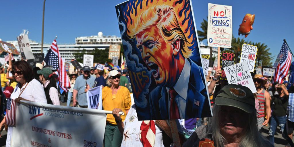 „No Kings“: Heftige Anti-Trump-Proteste überschwemmen die USA!