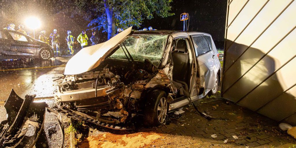 Incidente Stradale Grave in Nord Reno-Westfalia: Un Uomo Lotta per la Sua Vita Dopo una Collisione Frontale