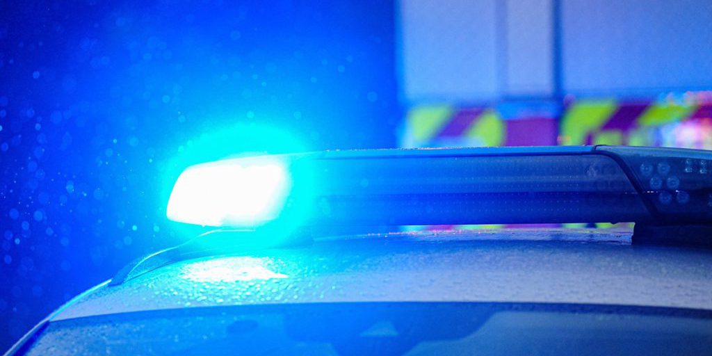 Sparatoria contro un'auto a Dormagen: una persona in condizioni critiche, la polizia indaga per identificare gli autori dell'attacco