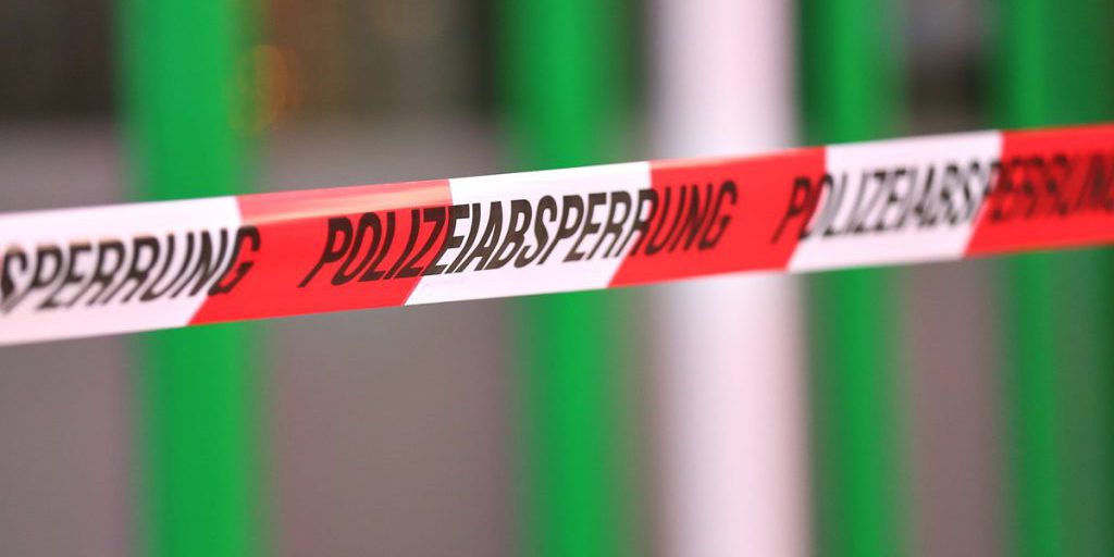 Aggressione mortale in Nord Reno-Westfalia: una donna uccisa e il marito in pericolo di vita dopo un attacco con coltello