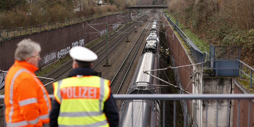 Treno si arresta improvvisamente a metà percorso: motivi drammatici e sicurezza ferroviaria