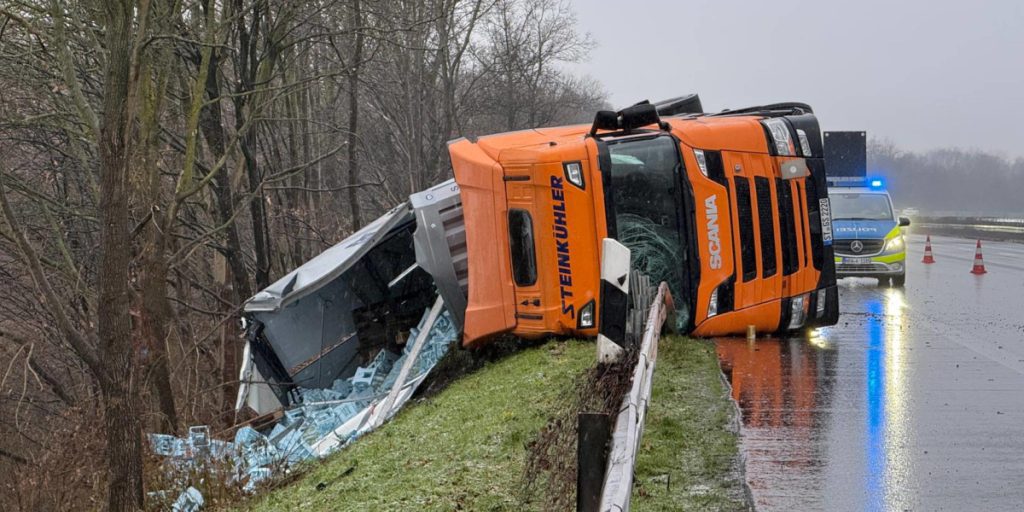 Numerosi incidenti su strade scivolose in NRW: autostrada chiusa e poliziotti coinvolti