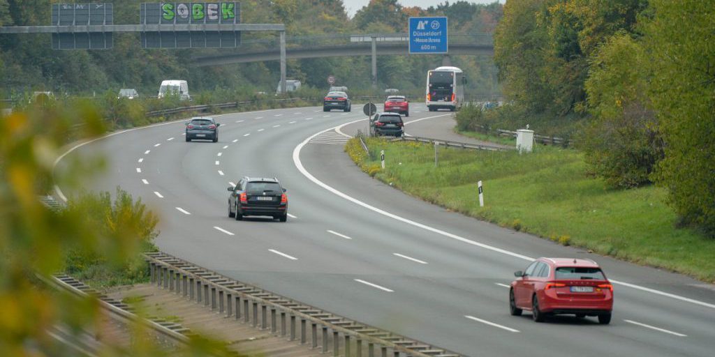 Chiusura dell'autostrada A44 in Nord Reno-Westfalia rinviata a causa del maltempo: cosa significa per gli automobilisti e l'economia locale