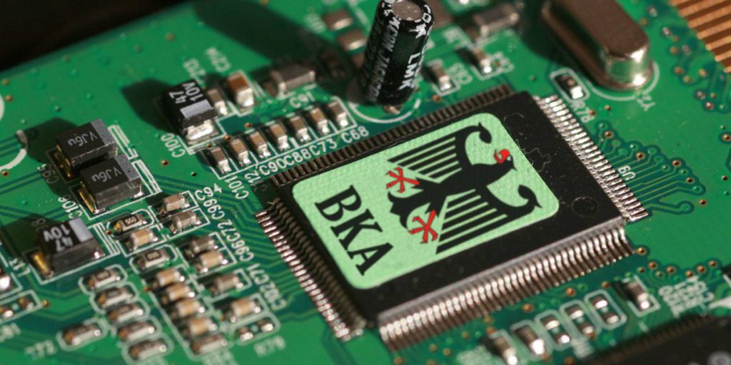 Frau aus NRW öffnet „BKA“ die Tür – weniger später ist sie eine Riesensumme los