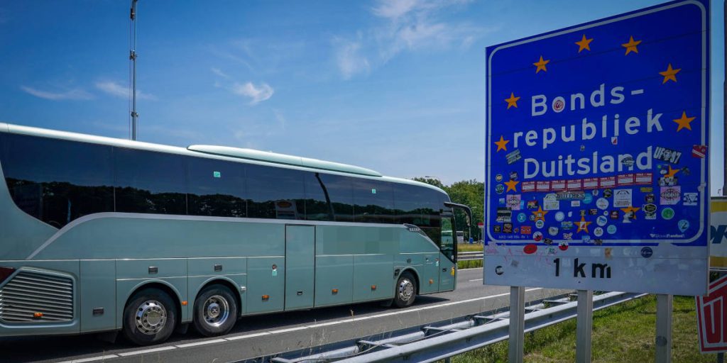Evento Insolito alla Frontiera tra Paesi Bassi e Germania: Impatto sulla Sicurezza e il Traffico