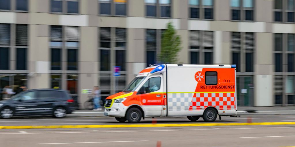 Tram a Düsseldorf ferisce gravemente una donna di 23 anni
