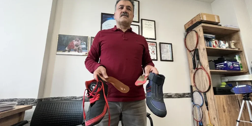 Professore Mahmut Açak ottiene brevetto per base medica regolabile in altezza a Evla