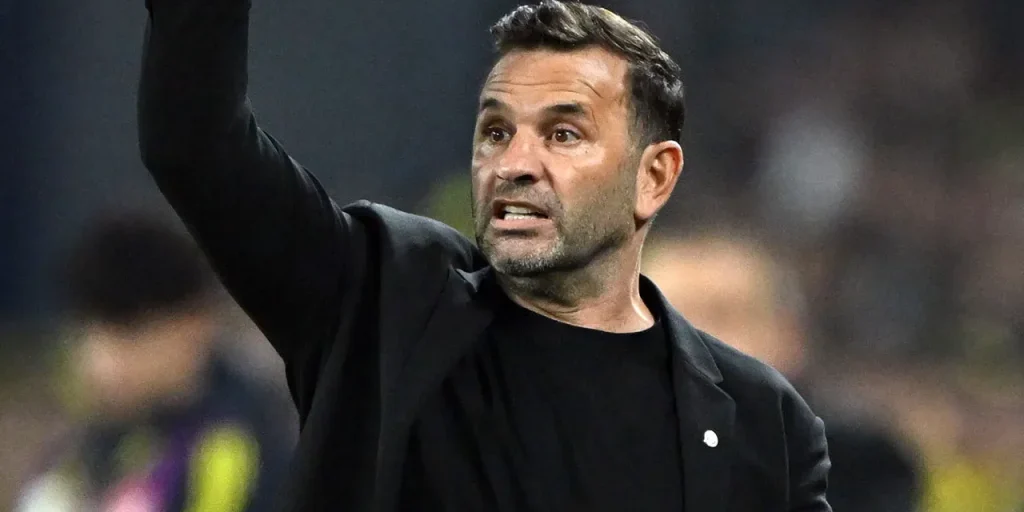 Galatasaray: Buruk lamenta gol tardivo e critica arbitro dopo pareggio 1-1 con Fenerbahçe