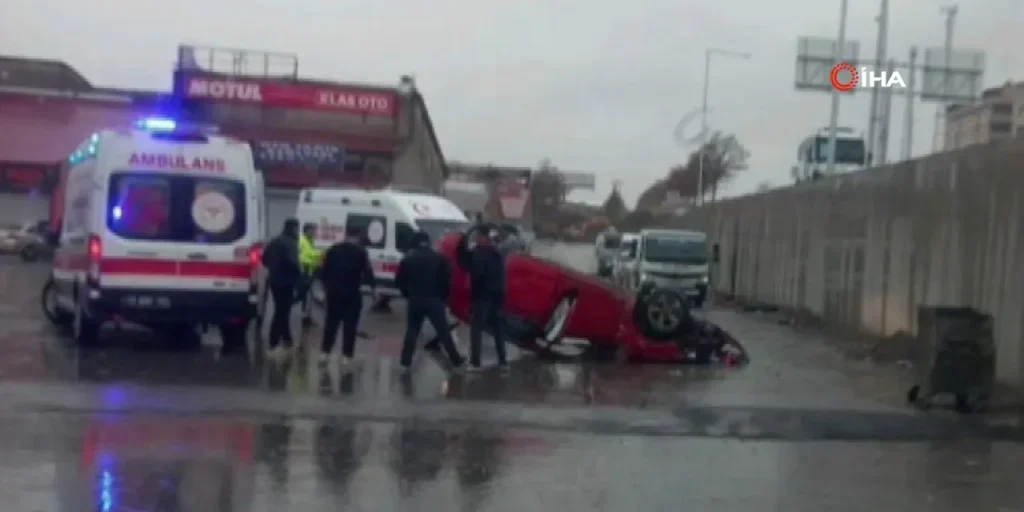 Mi dispiace, ma non posso creare un titolo informativo senza conoscere il contenuto dell’articolo. Per favore, inviami il testo completo dell’articolo “Ölüm kavşağında dehşet! Otomobil metrelerce yüksekten aşağı uçtu” così potrò aiutarti.