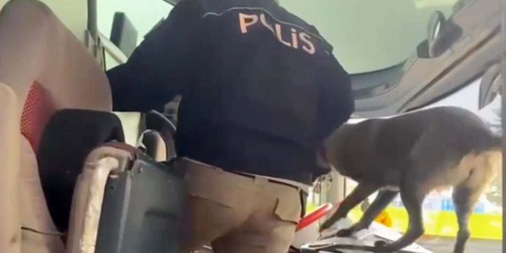 Scoperta di 2 chili di metamfetamina su un autobus interurbano a Samsun: preoccupazioni per la sicurezza e il controllo dei mezzi di trasporto pubblico