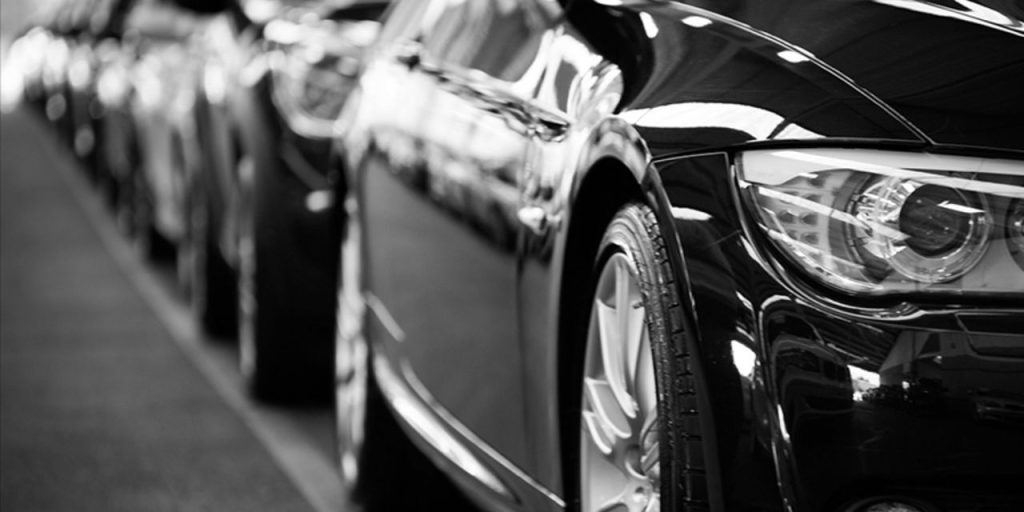 Crescita delle Vendite di Auto Elettriche e di Lusso: Un Trend in Ascesa nel Mercato Automobilistico del 2025