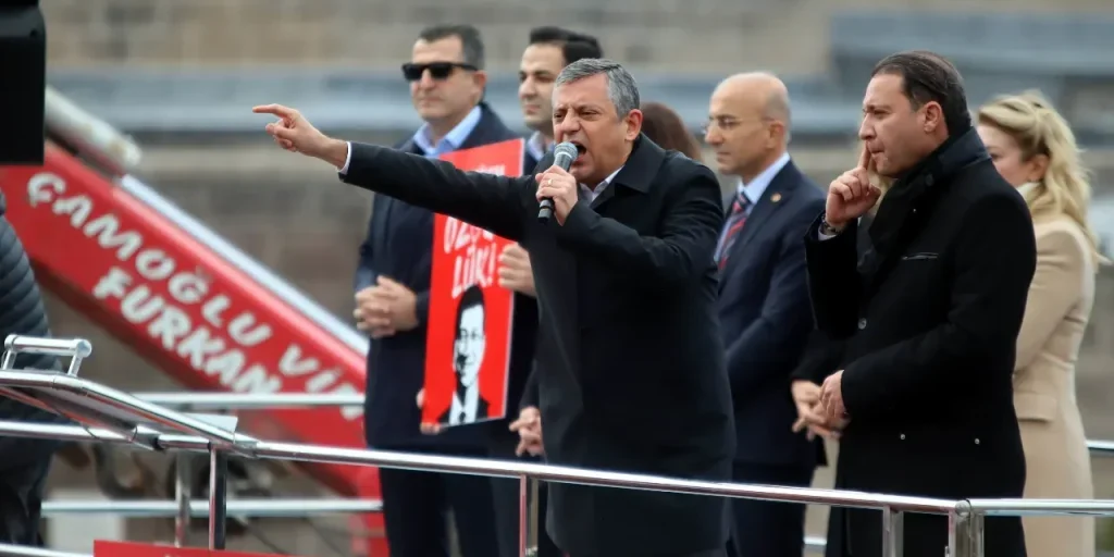 CHP propone aumento del salario minimo a 39.000 TL, con differenza tra pagatore e ricevente