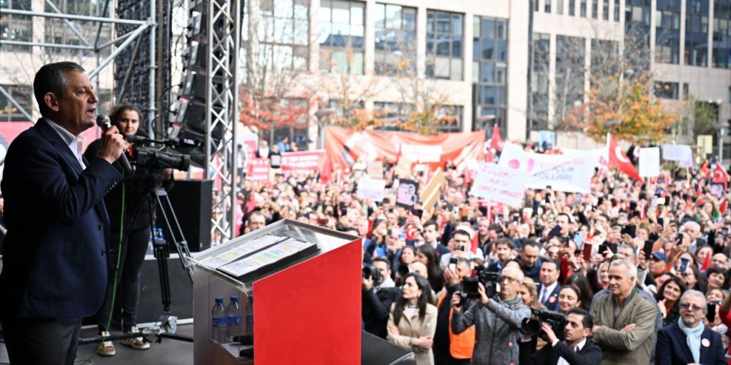 Özgür Özel Brüksel’den hayal kırıklığı ile döndü!