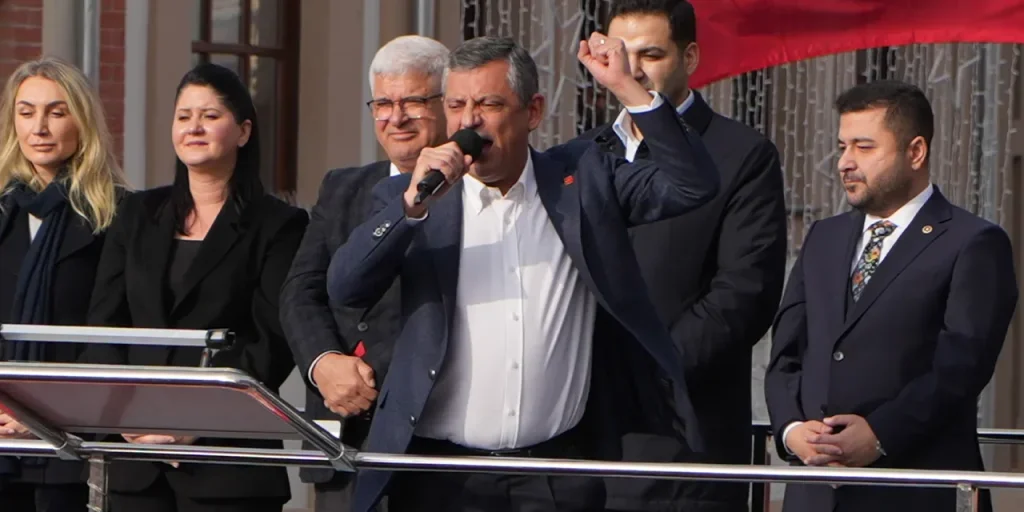 Critica di Özgür Özel a Edirne: l'economia turca confrontata con Grecia e Bulgaria