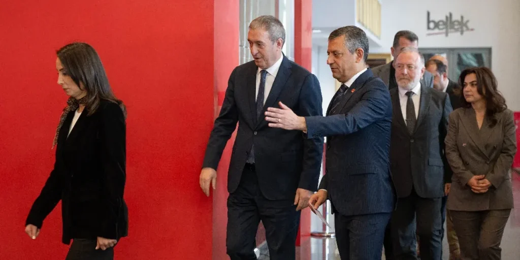 Delegazione del Partito DEM incontra il Presidente del CHP per discutere della situazione in Siria