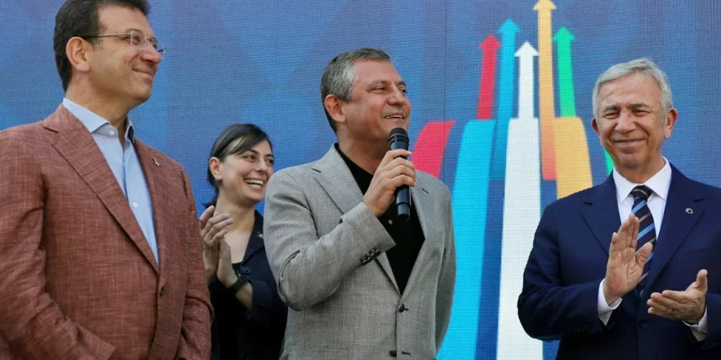 CHP: Özgür Özel preferisce Ekrem İmamoğlu per la presidenza, menziona Mansur Yavaş