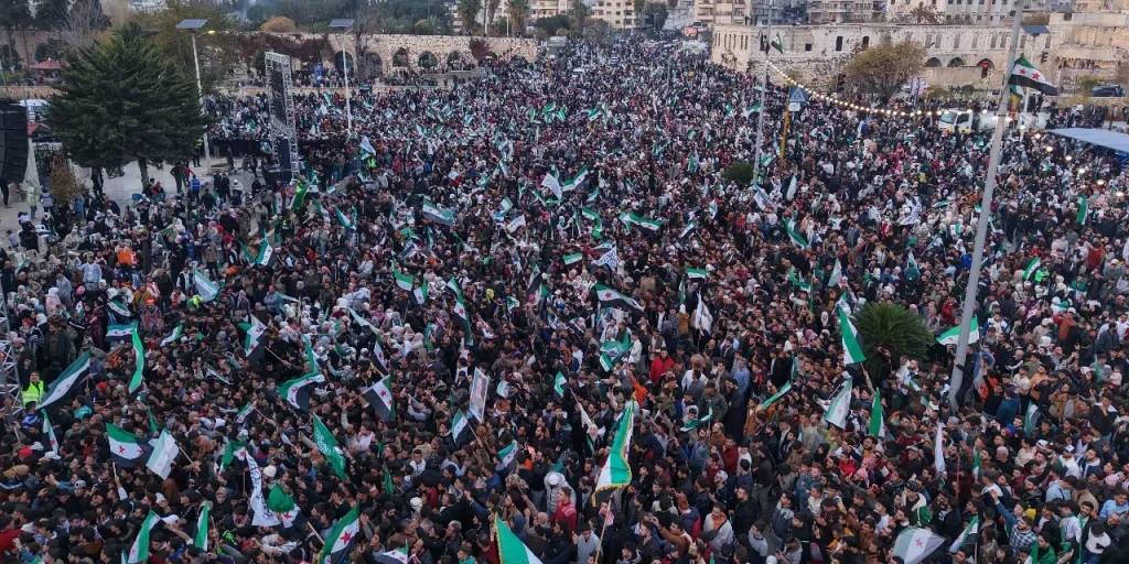 Siriani celebrano la libertà dopo 12 giorni di operazione, fine a 14 anni di guerra civile