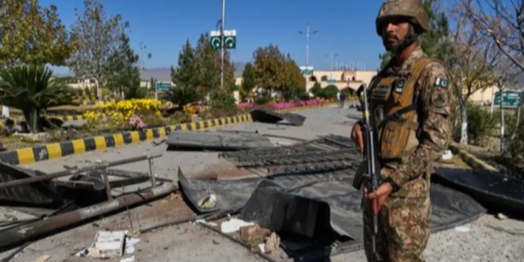 Attacco dei TTP a Kurram: sei soldati uccisi e feriti, tensioni al confine Pakistan‑Afghanistan