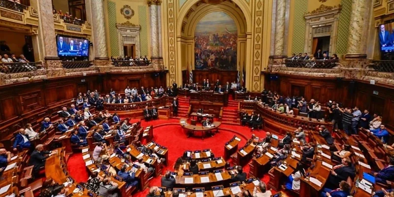 Uruguay approva la legge sull'eutanasia: un passo verso la dignità della vita o una minaccia per la società?